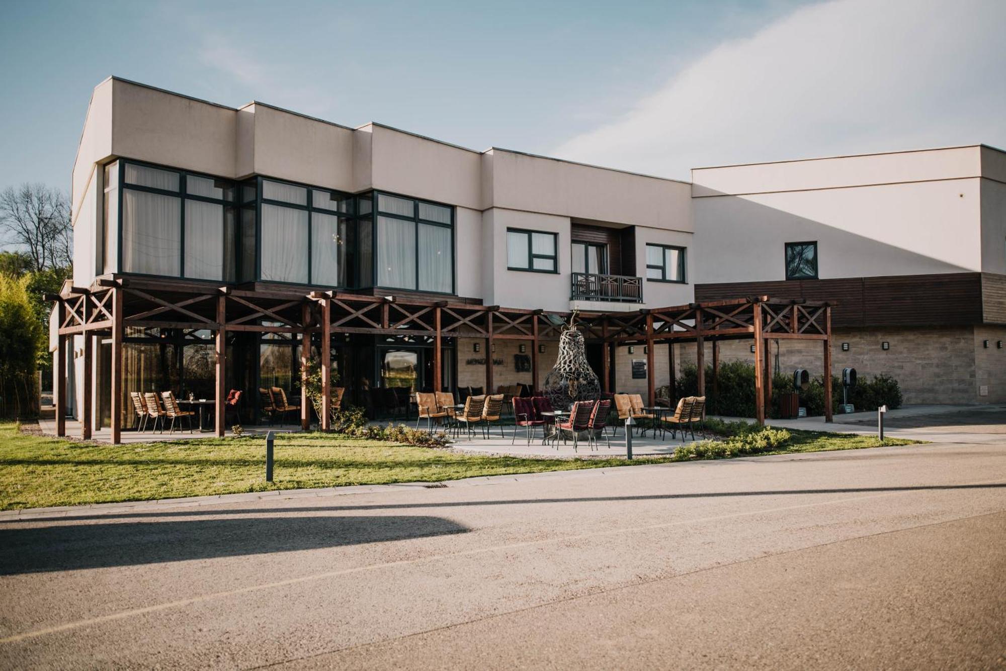 Hotel & Distillery Monogram Gradac  エクステリア 写真