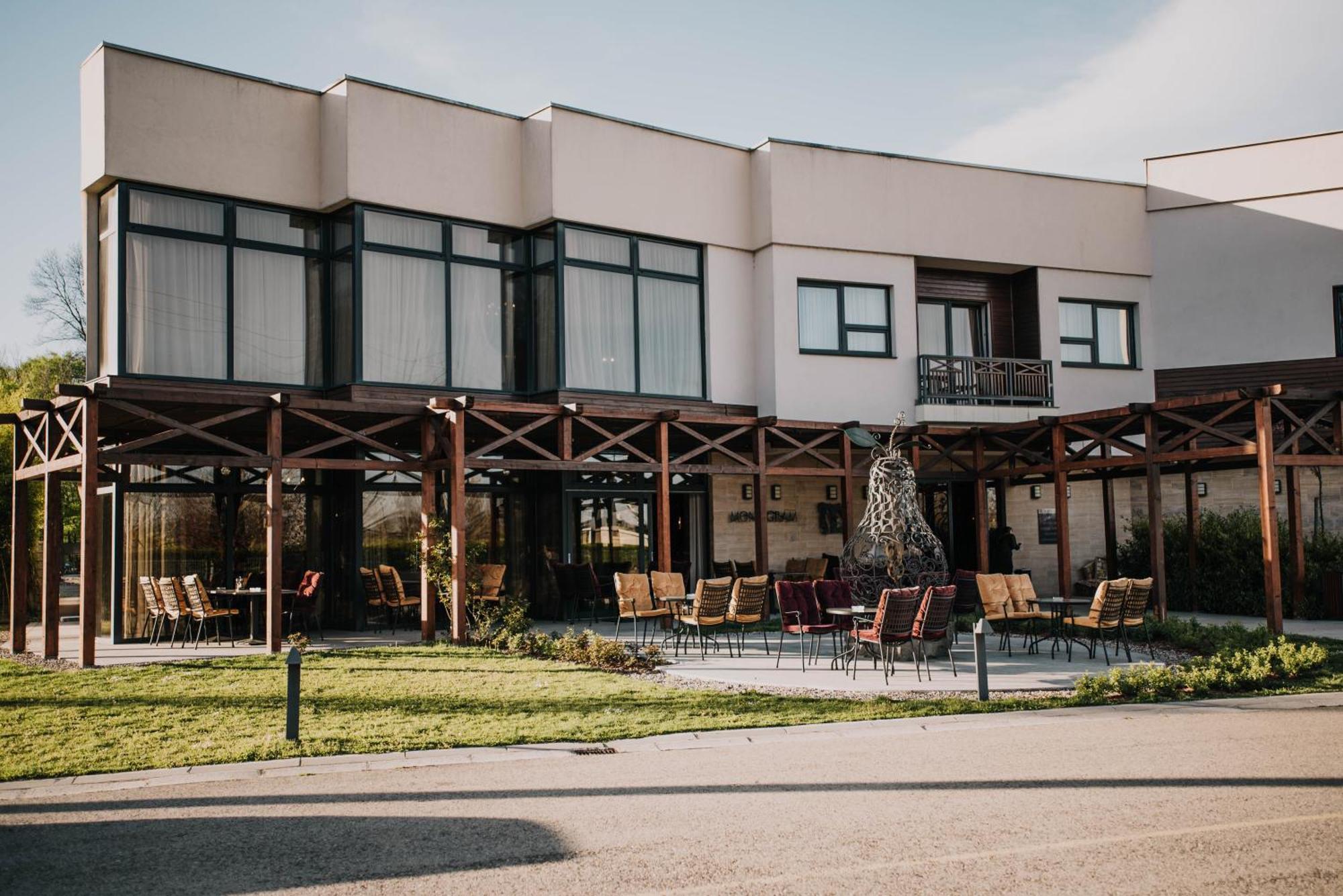 Hotel & Distillery Monogram Gradac  エクステリア 写真