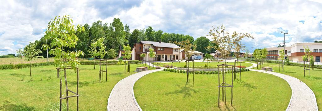 Hotel & Distillery Monogram Gradac  エクステリア 写真