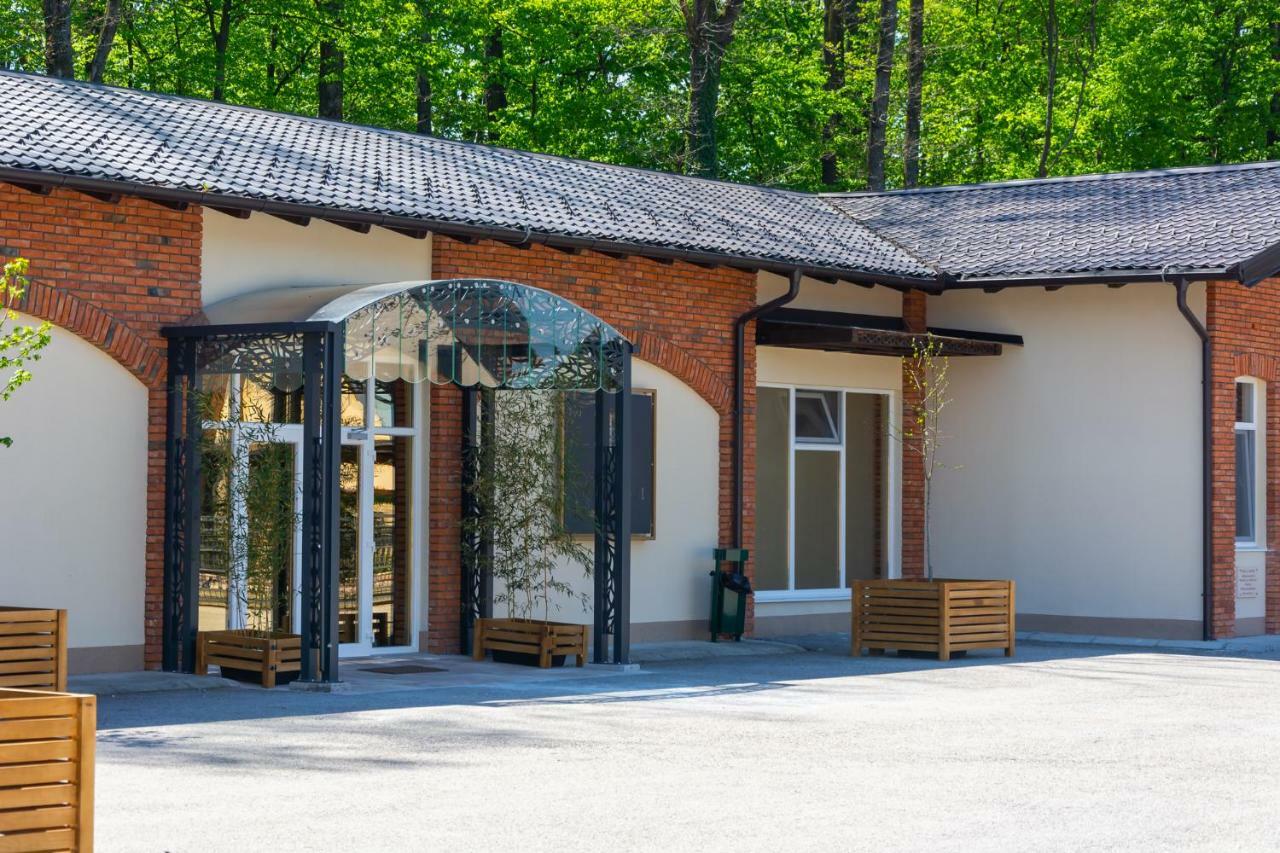 Hotel & Distillery Monogram Gradac  エクステリア 写真