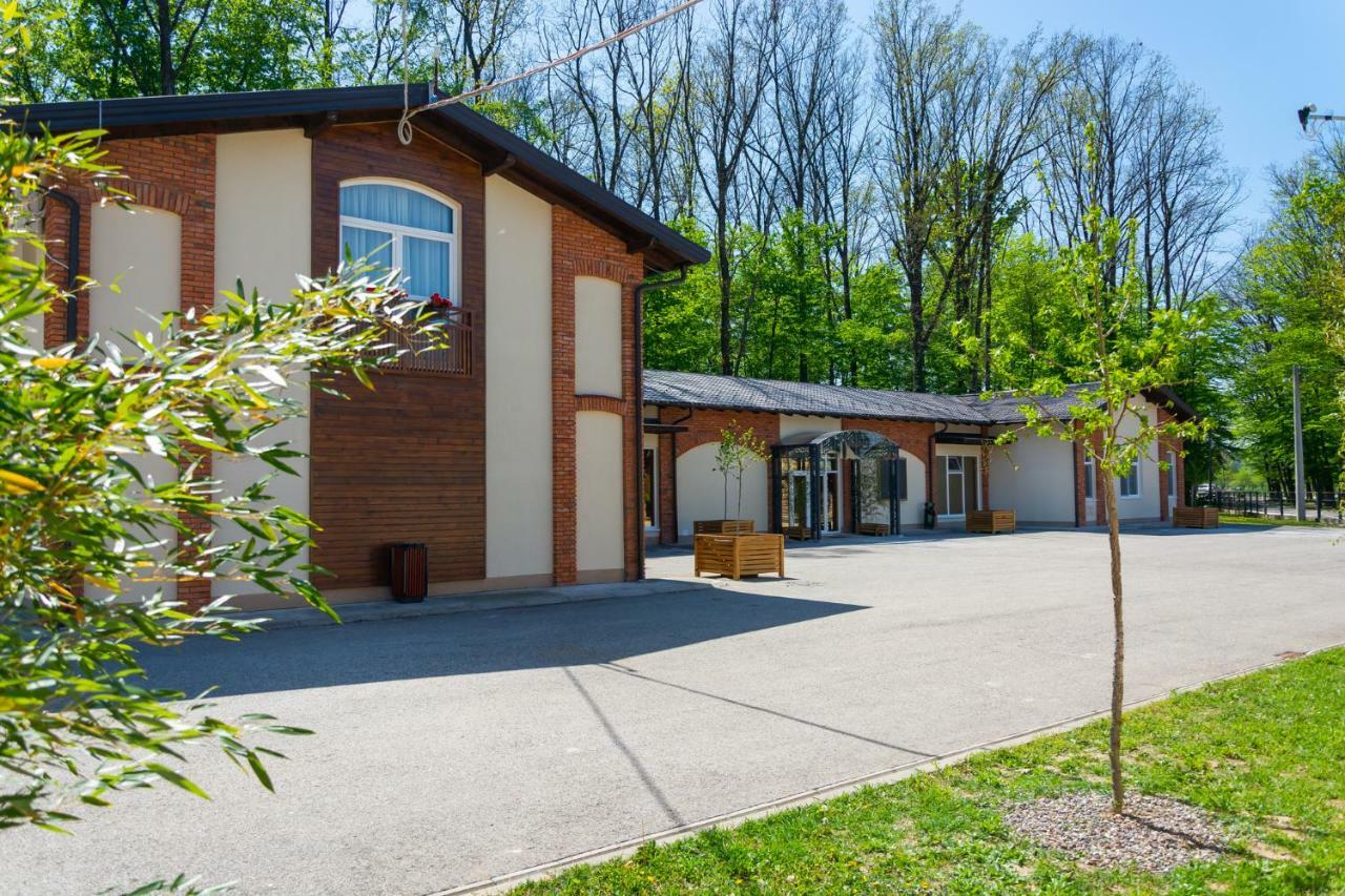 Hotel & Distillery Monogram Gradac  エクステリア 写真