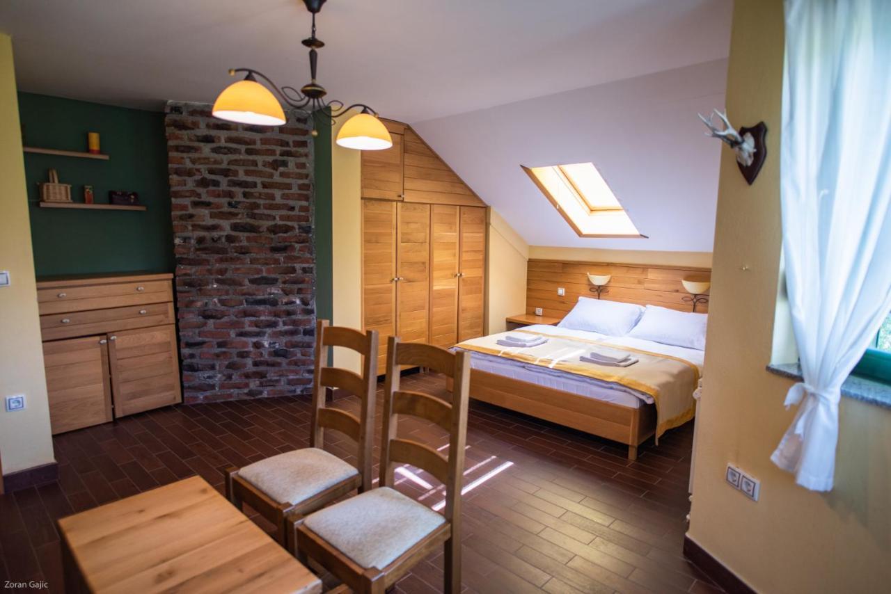 Hotel & Distillery Monogram Gradac  エクステリア 写真